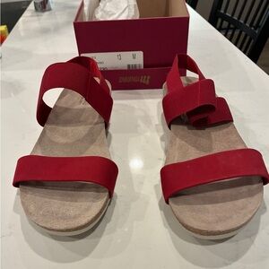 Munro Pisces- Red Combo Women's Bold Red Sandals